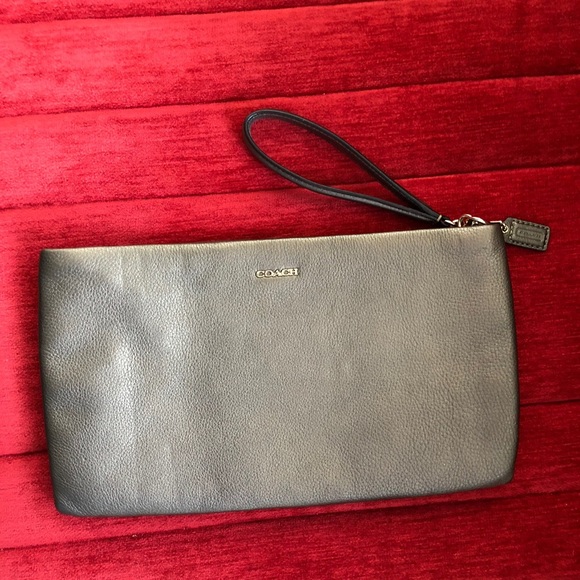 COACH Clutch - Picture 2 of 3